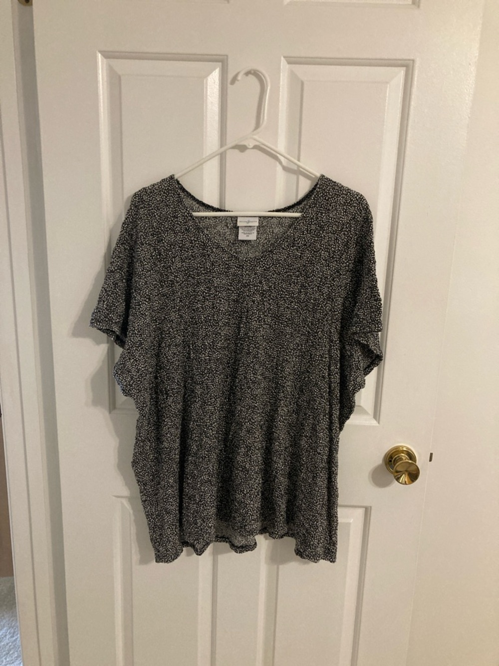 Black & White Short Sleeve V-Neck Top